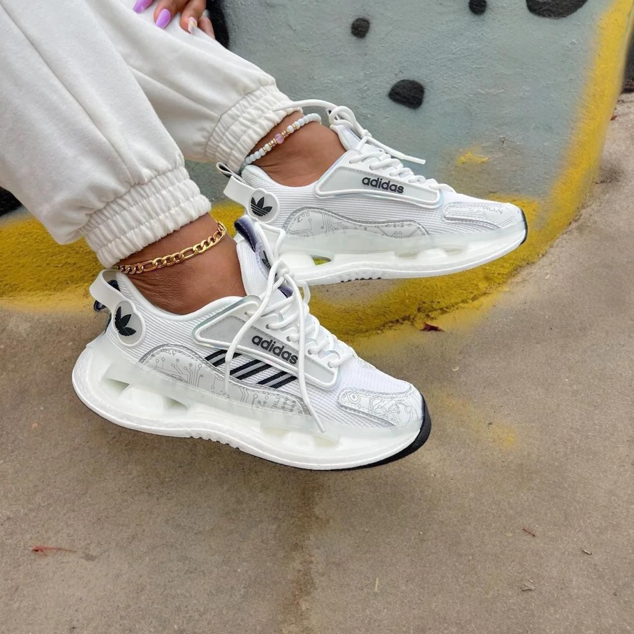 Adidas SL 4